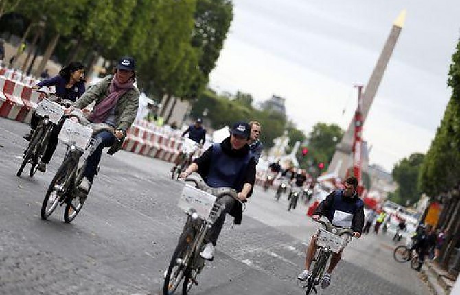 Parigi, via al limite dei 30 all'ora. Diventerà una città per ciclisti.